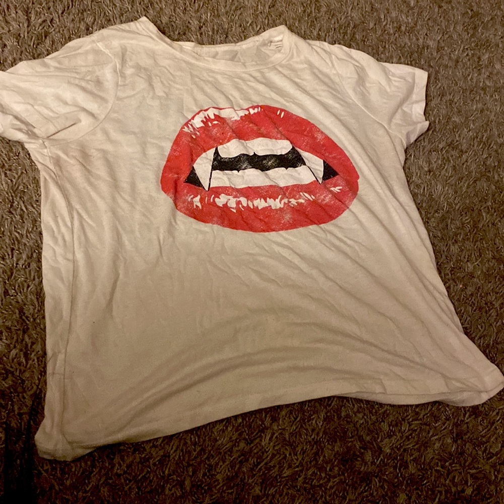 H&M , M , Red & White